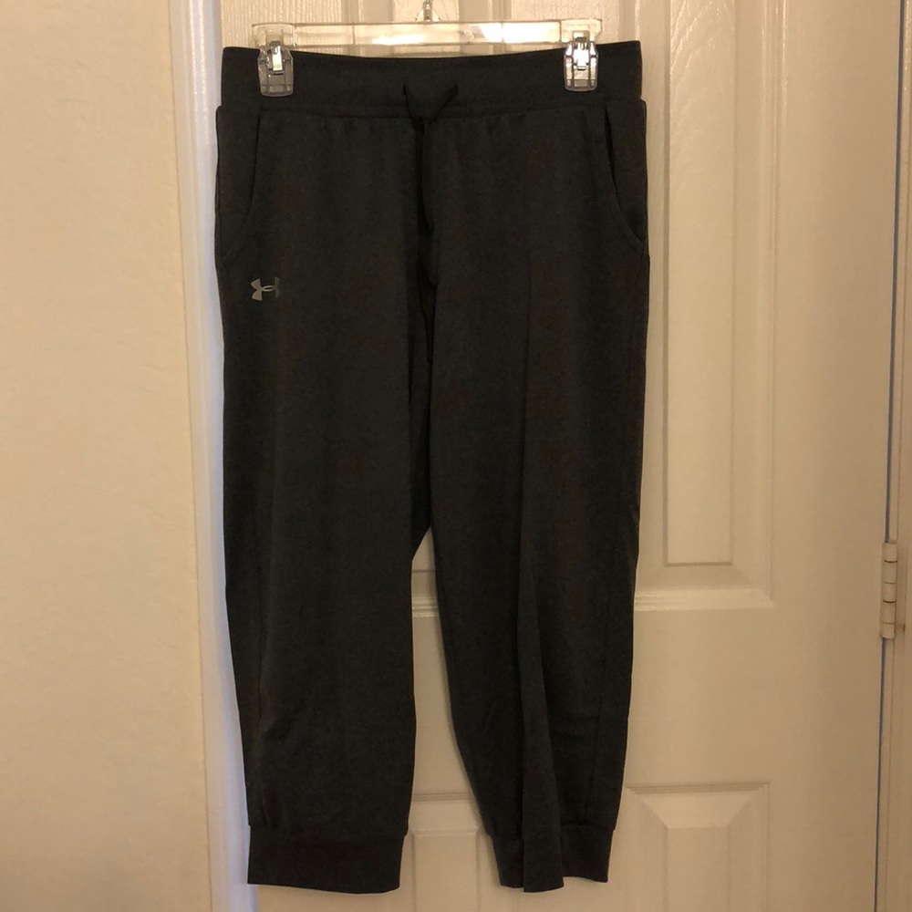 Under Armour gray Capri